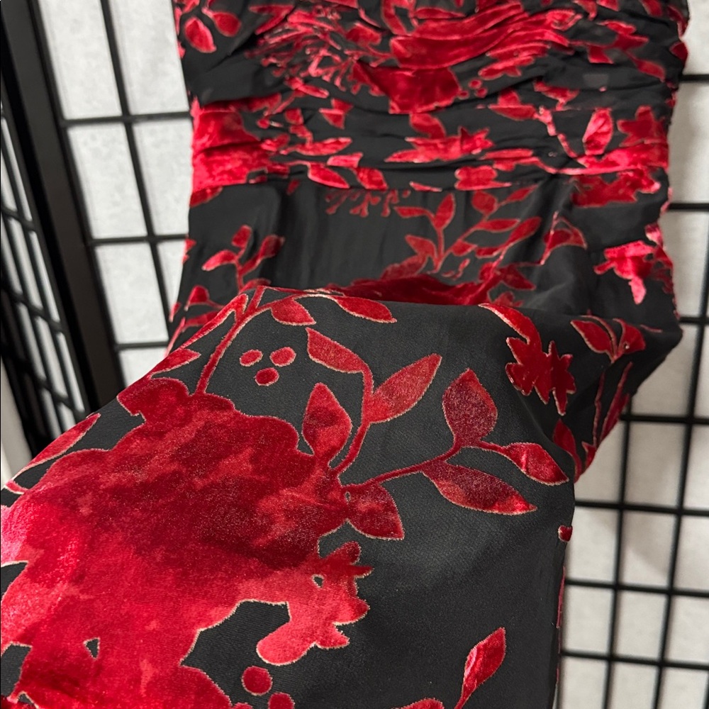 Hutch Tylia Floral Velvet Midi Dress size 14 - Picture 7 of 10